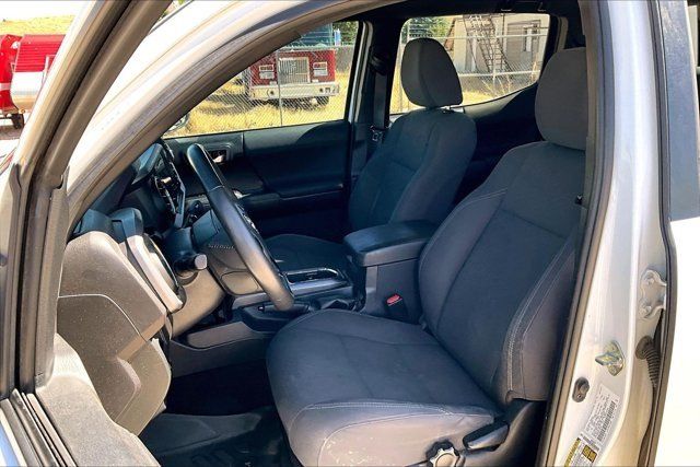 Used 2019 Toyota Tacoma TRD Off-Road AWD/4WD image 19