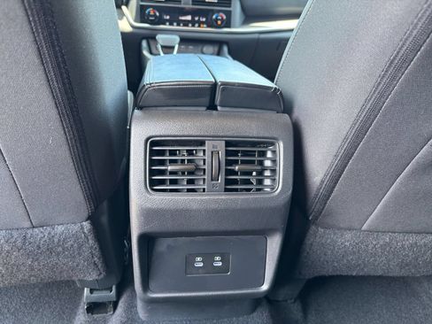 Used 2025 Nissan Rogue SV FWD image 24
