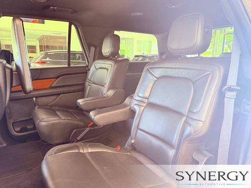 Used 2018 Lincoln Navigator Select w/ Technology Package RWD image 25
