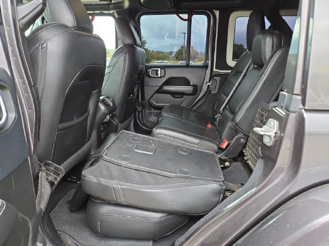 Used 2019 Jeep Wrangler Unlimited Sahara AWD/4WD image 32