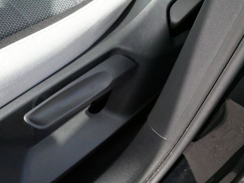 Used 2025 Volkswagen Taos S image 20