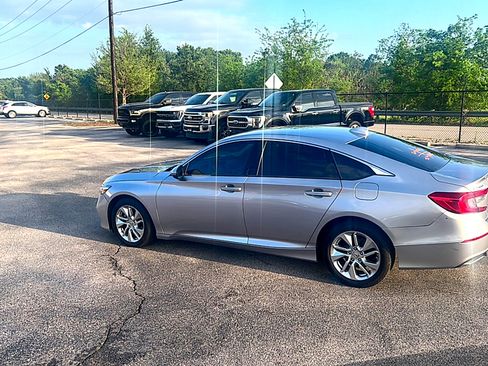 Used 2018 Honda Accord LX image 6