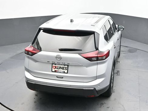Used 2024 Nissan Rogue S FWD image 22