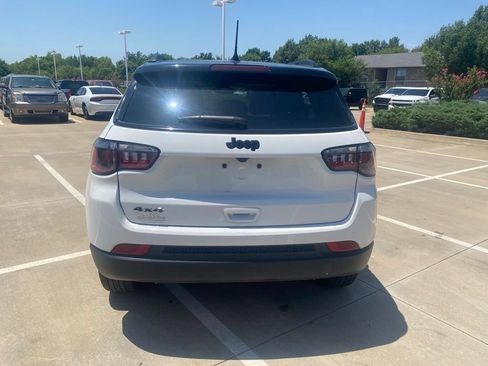 Used 2023 Jeep Compass Latitude w/ Sun and Sound Group AWD/4WD image 4