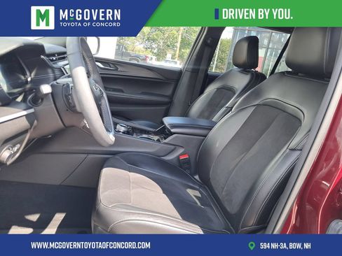 Used 2023 Jeep Grand Cherokee Altitude AWD/4WD image 16