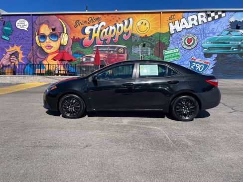 Used 2015 Toyota Corolla LE FWD image 2