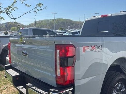 Used 2025 Ford F350 Lariat w/ Chrome Package image 7