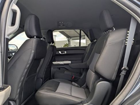 Used 2023 Ford Explorer XLT AWD/4WD image 18