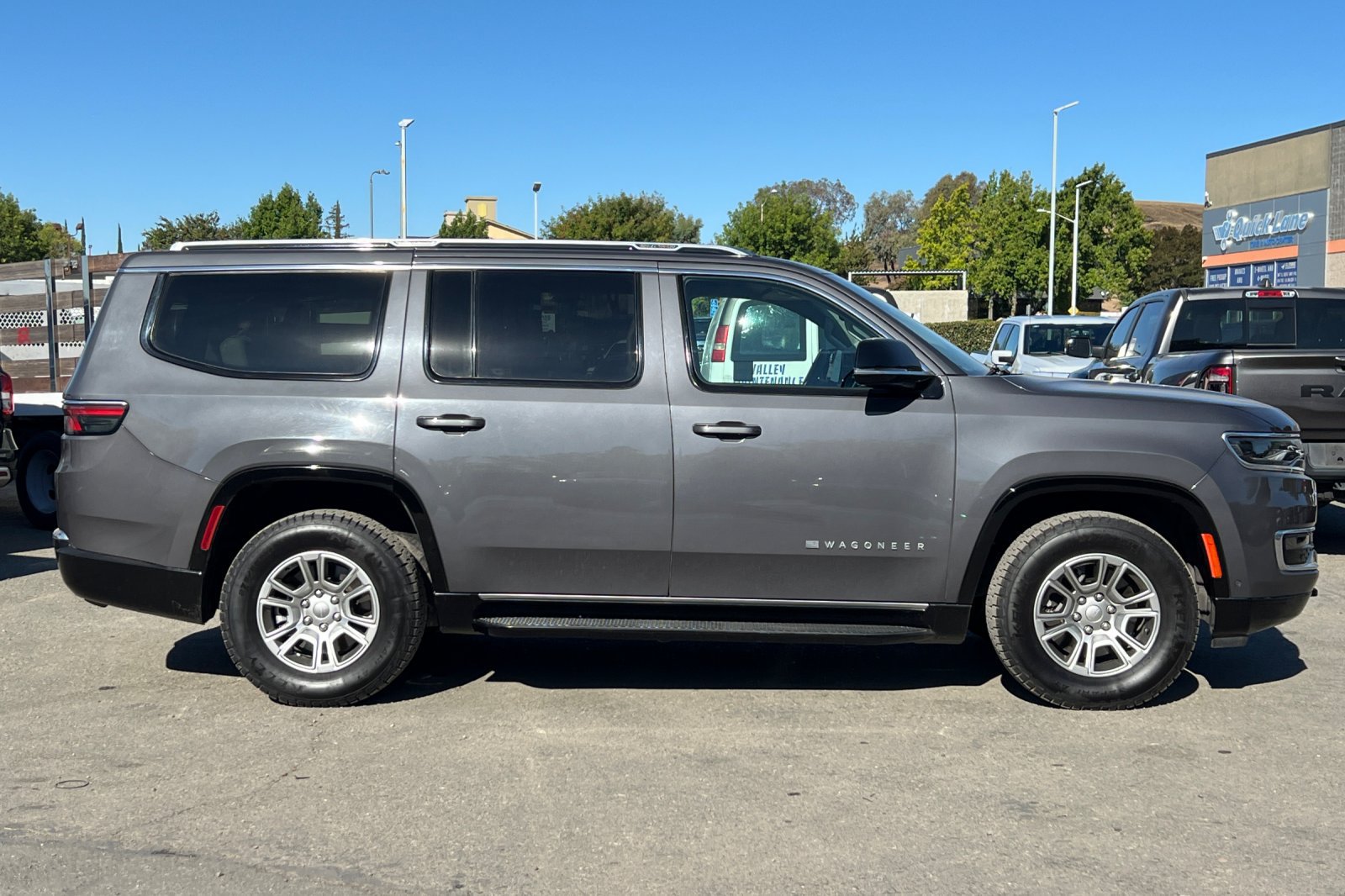 Used 2024 Jeep Wagoneer 4WD w/ HD Trailer Tow Package image 3