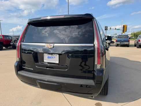 Used 2019 Cadillac Escalade Premium Luxury AWD/4WD image 18