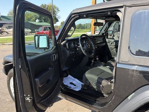 Used 2022 Jeep Wrangler Sport AWD/4WD image 7