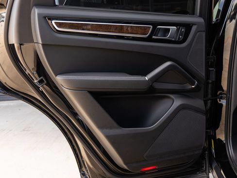 Certified 2023 Porsche Cayenne AWD/4WD image 33