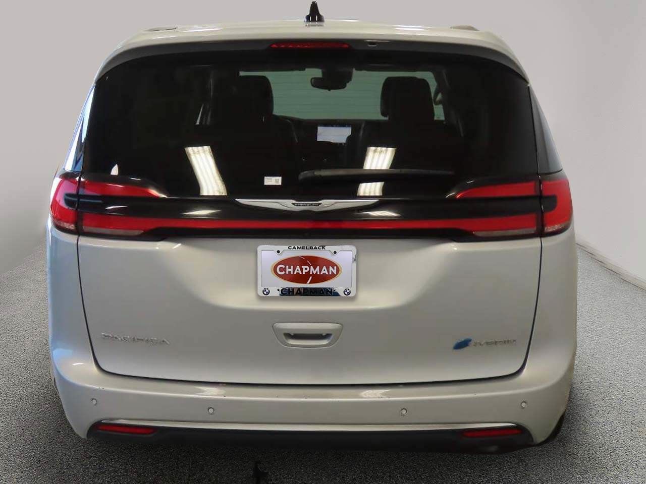 Used 2024 Chrysler Pacifica Limited FWD image 5