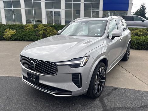 Certified 2025 Volvo XC90 B6 Plus AWD/4WD image 2