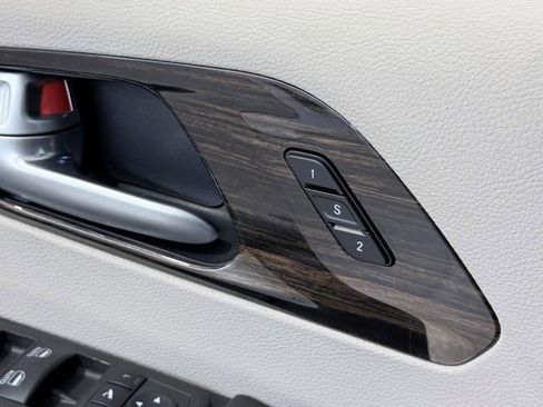 Used 2024 Chrysler Pacifica Limited image 37