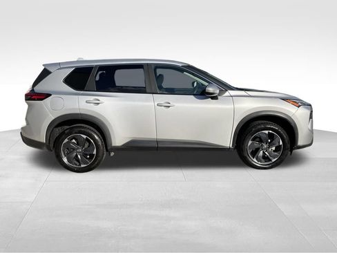 Used 2024 Nissan Rogue SV AWD/4WD image 4