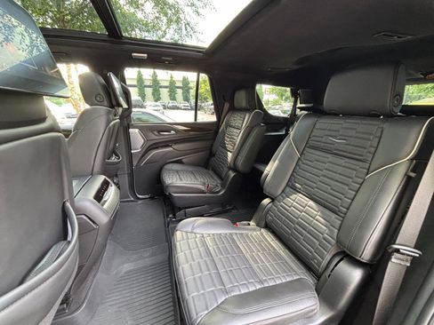 Used 2024 Cadillac Escalade Premium Luxury Platinum AWD/4WD image 30