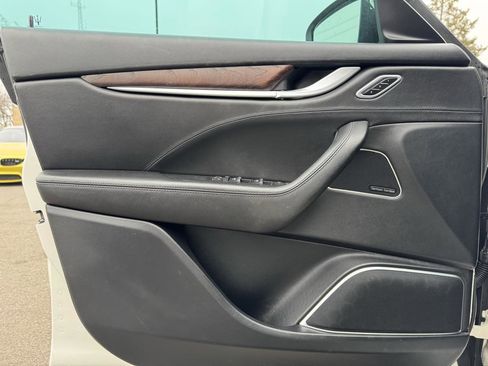 Used 2017 Maserati Levante w/ Luxury Package image 22