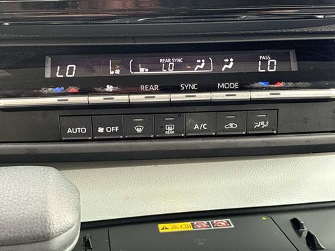 Used 2025 Toyota Sienna LE image 16