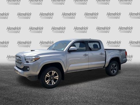 Used 2017 Toyota Tacoma TRD Sport w/ Tow Package RWD image 5