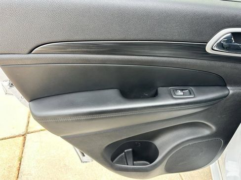 Used 2021 Jeep Grand Cherokee Laredo X image 21