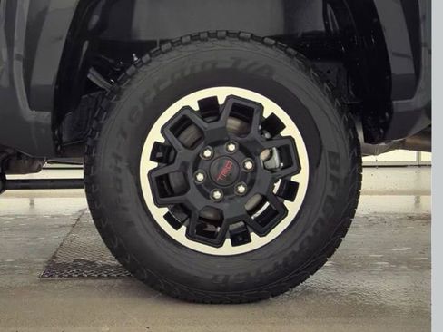 Used 2025 Toyota Tacoma TRD Off-Road image 20