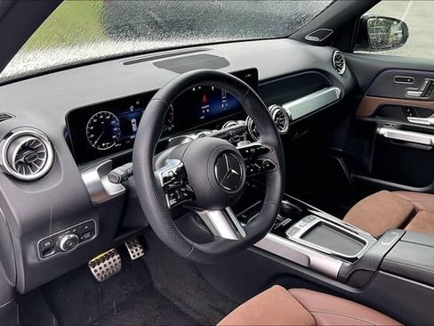 Used 2025 Mercedes-Benz GLB 250 image 5