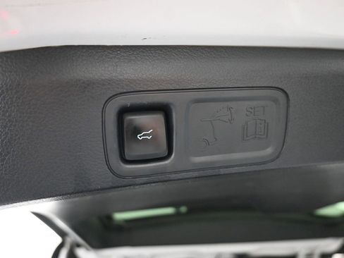 Used 2024 Ford Expedition Max XLT image 11