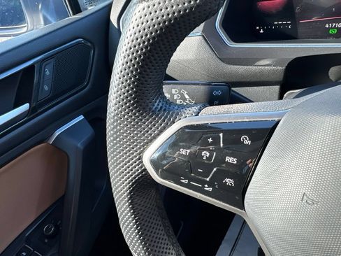 Certified 2023 Volkswagen Tiguan SE R-Line FWD image 18