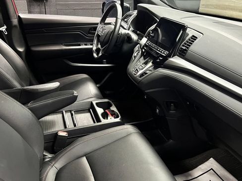 Used 2024 Honda Odyssey Sport image 3