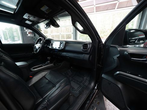 Used 2023 Toyota Tacoma TRD Sport image 25