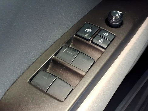 Used 2022 Toyota Camry SE image 16