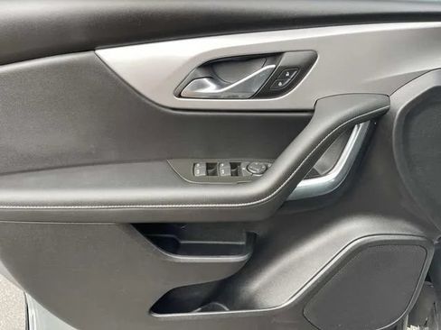 Used 2025 Chevrolet Blazer LT FWD image 28