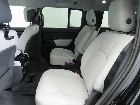 New 2026 Land Rover Defender 130 X-Dynamic SE image 21