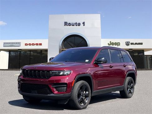 Used 2023 Jeep Grand Cherokee Altitude image 2