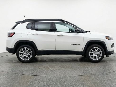 Used 2025 Jeep Compass Limited AWD/4WD image 11