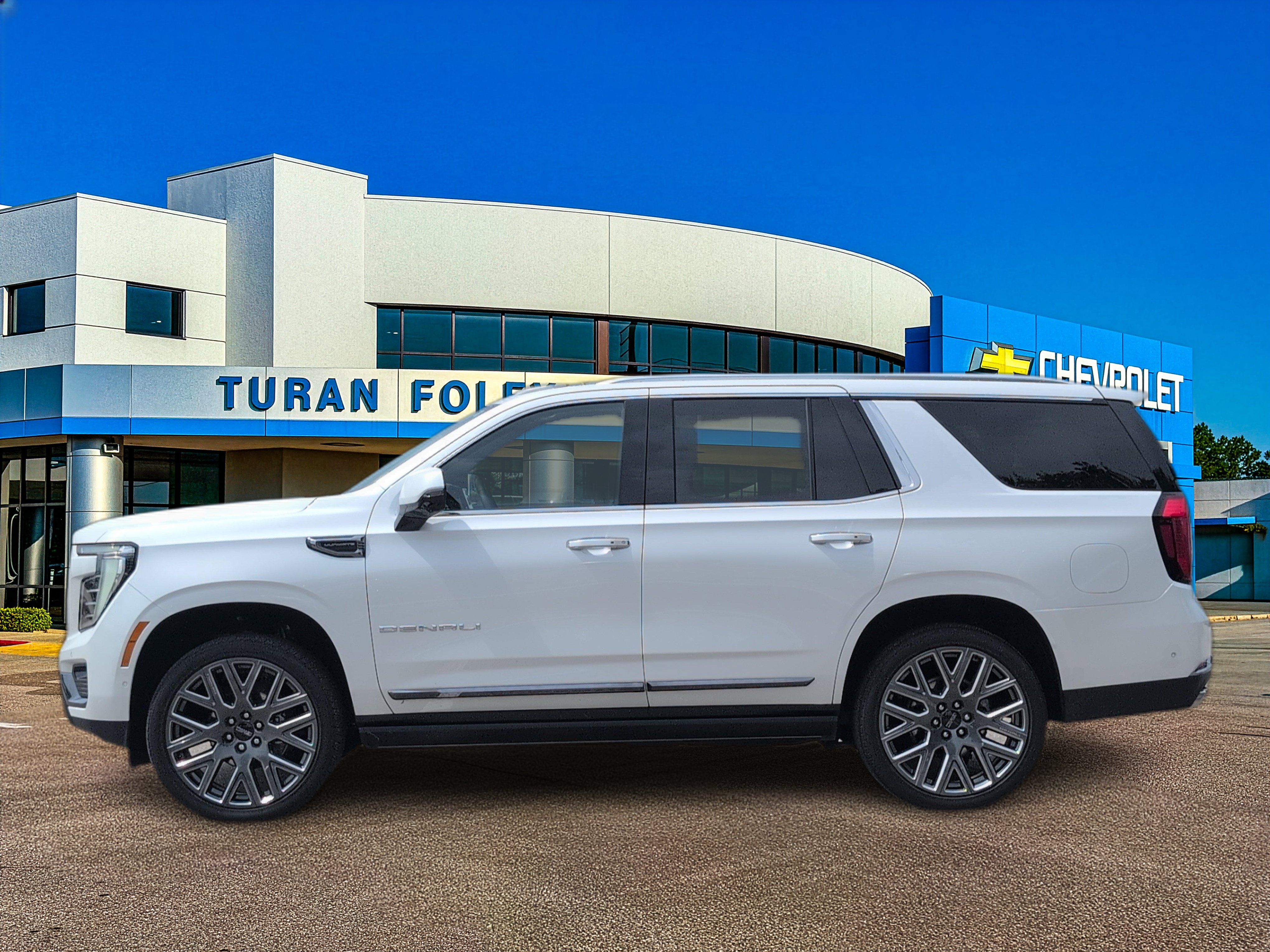 Used 2025 GMC Yukon Denali Ultimate w/ LPO, Floor Liner Package AWD/4WD image 2