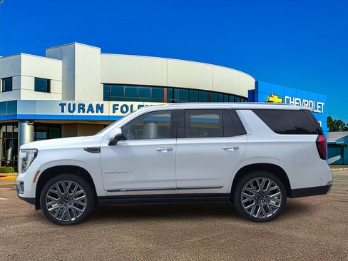 Used 2025 GMC Yukon Denali Ultimate w/ LPO, Floor Liner Package AWD/4WD image 2