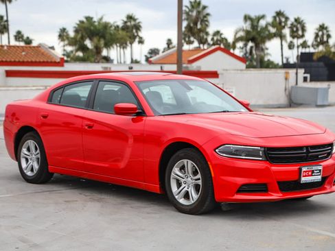 Used 2022 Dodge Charger SXT w/ Leather Interior Group image 4