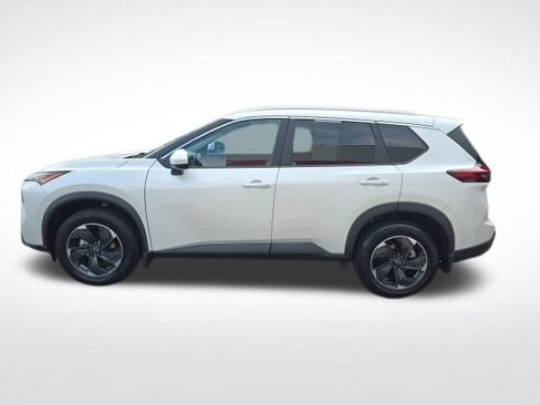 Used 2024 Nissan Rogue SV w/ SV Premium Package AWD/4WD image 2