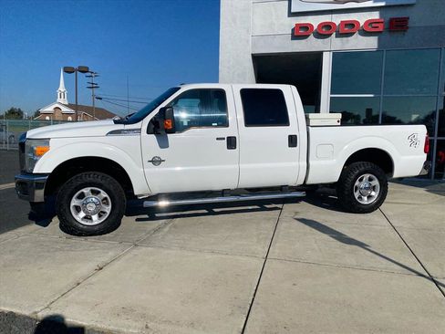 Used 2015 Ford F250 XLT w/ XLT Interior Package image 3