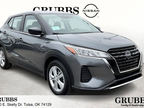 New 2025 Nissan Kicks Play S image 1