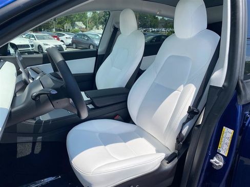 Used 2024 Tesla Model Y Long Range AWD/4WD image 11