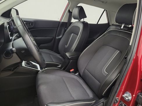 Used 2025 Hyundai Venue Limited FWD image 17