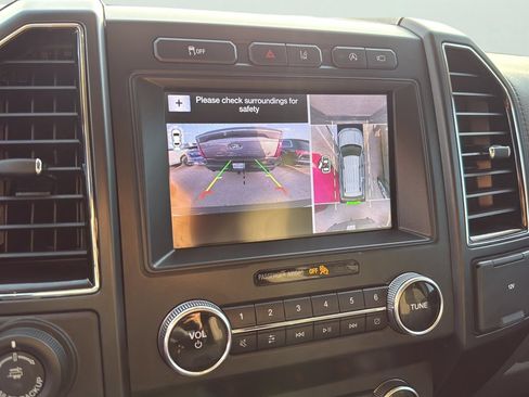 Used 2019 Ford Expedition Limited w/ Equipment Group 302A RWD image 18
