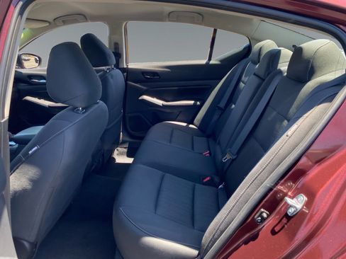 Used 2025 Nissan Altima 2.5 SV FWD image 13