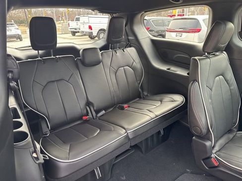 New 2026 Chrysler Pacifica Limited w/ S Appearance Package FWD image 18