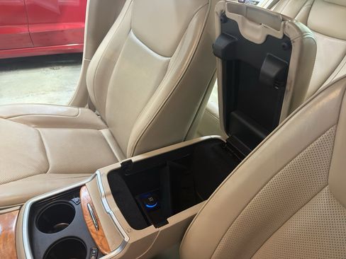 Used 2014 Chrysler 300 C w/ Harman/Kardon Audio Group AWD/4WD image 19