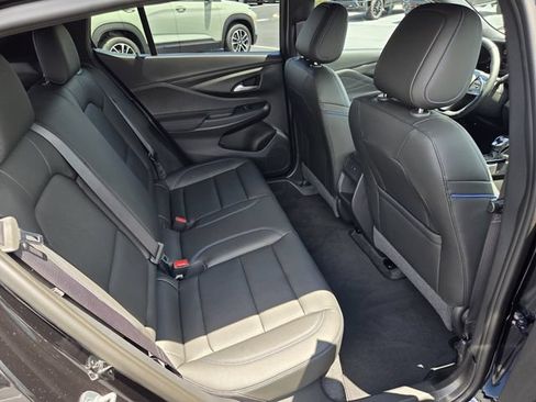 Certified 2025 Buick Envista Sport Touring w/ Convenience I Package FWD image 17