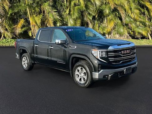 Used 2025 GMC Sierra 1500 SLT image 2